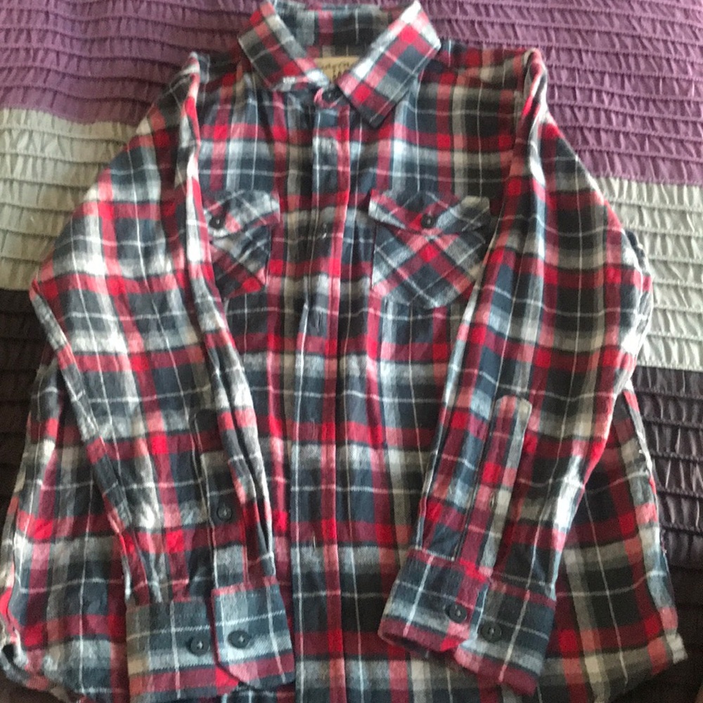 Boys plaid long sleeves shirt.